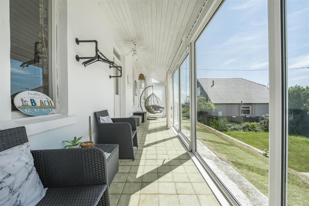 Ogmore-by-Sea Front Sun Room